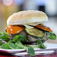 Hamburger z domowym majonezem